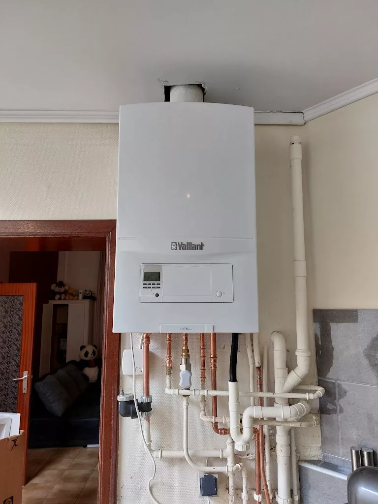 Chaudière murale Vaillant remplaçant un ancien appareil, installée par IDEP à Leuze-en-Hainaut